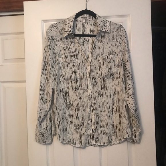 Express Tops - SALE!!🎈EXPRESS Black and white shirt